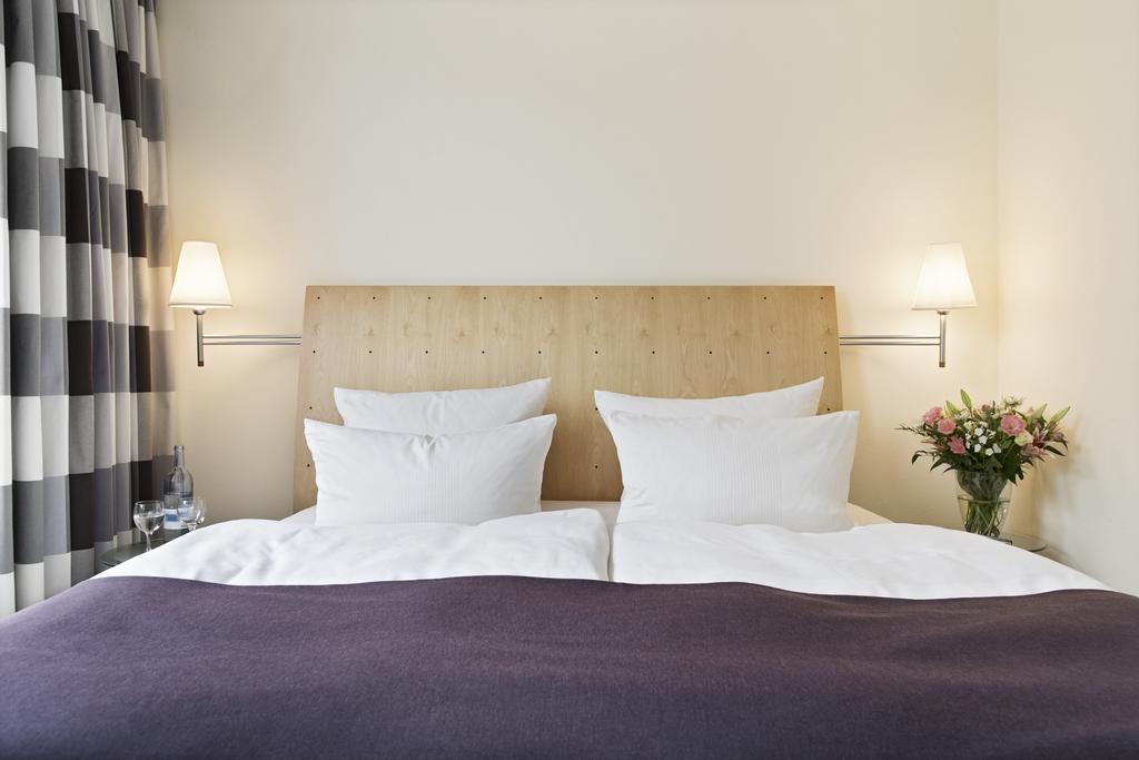 Hotel Kleines Meer Варен Стая снимка