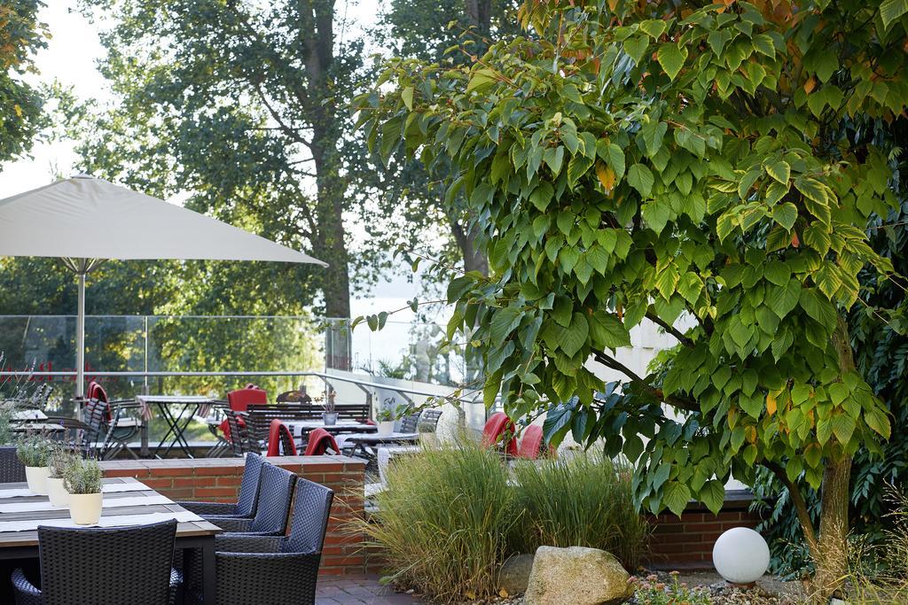 Hotel Kleines Meer Варен Екстериор снимка
