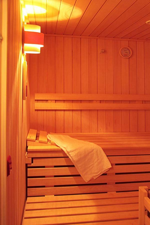 Hotel Kleines Meer Варен Екстериор снимка
